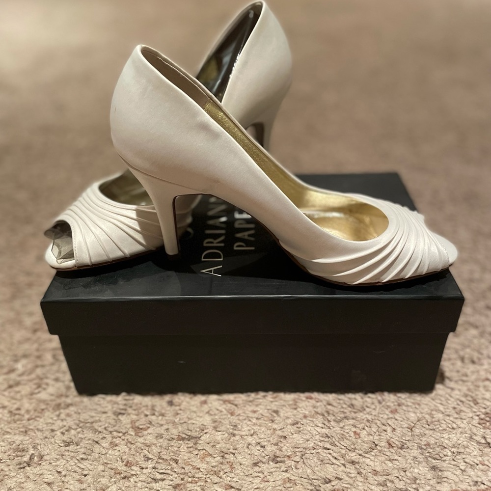 Adrianna Papell Ivory Heels size 7